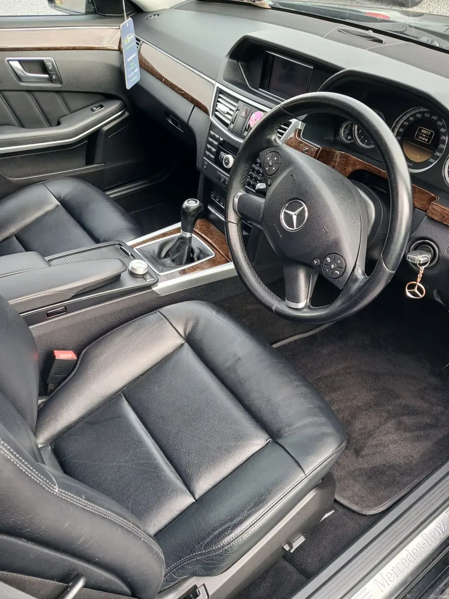 Mercedes-Benz E-Class Manual - Image 4