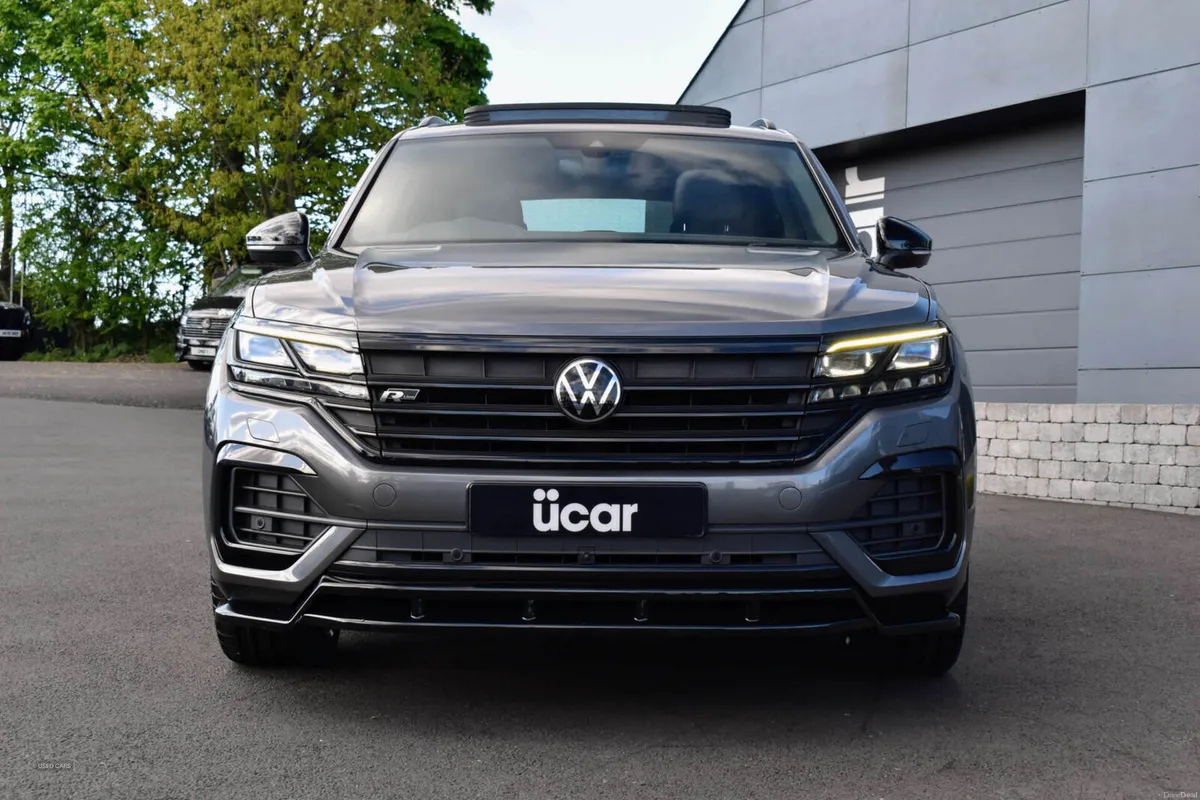 Volkswagen Touareg 3.0 Touareg V6 Black Edition TD - Image 2
