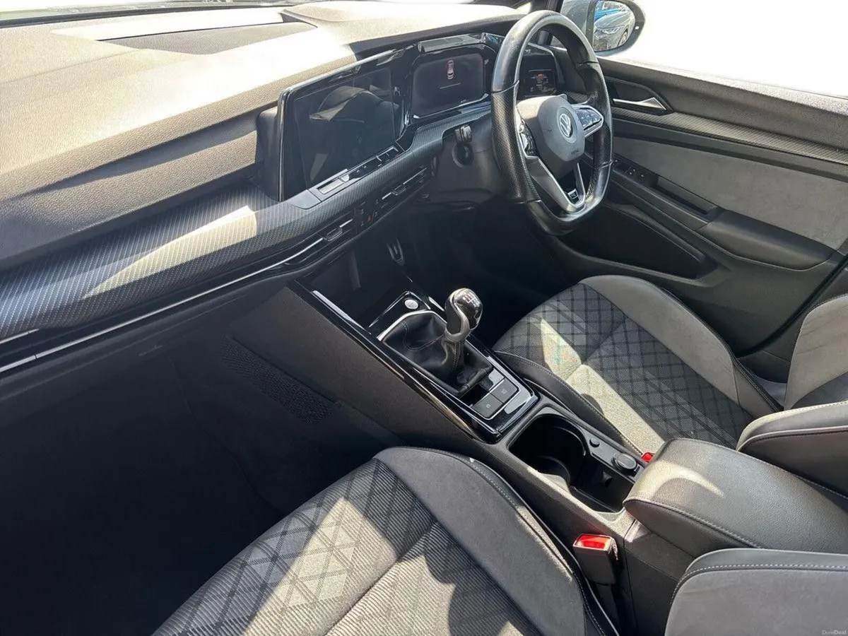 Volkswagen Golf 2.0 TDI 150HP R-Line - Image 3