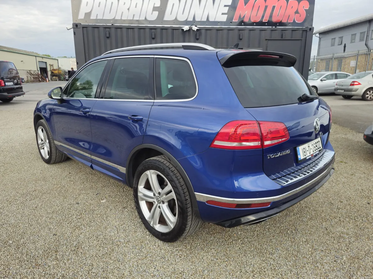 181 Volkswagen Touareg Rline CREWCAB - Image 2