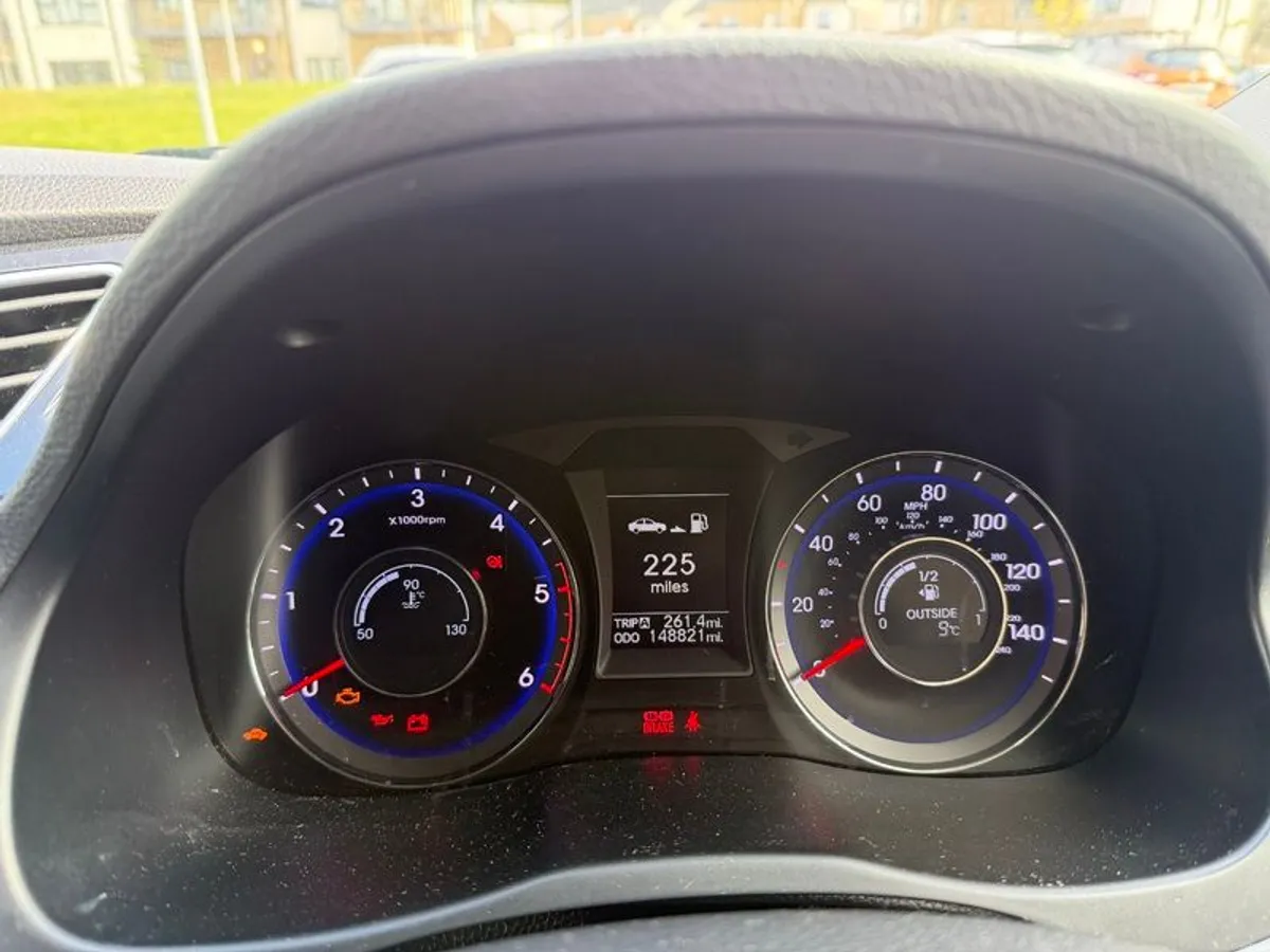 2011 Hyundai i40 - Image 2