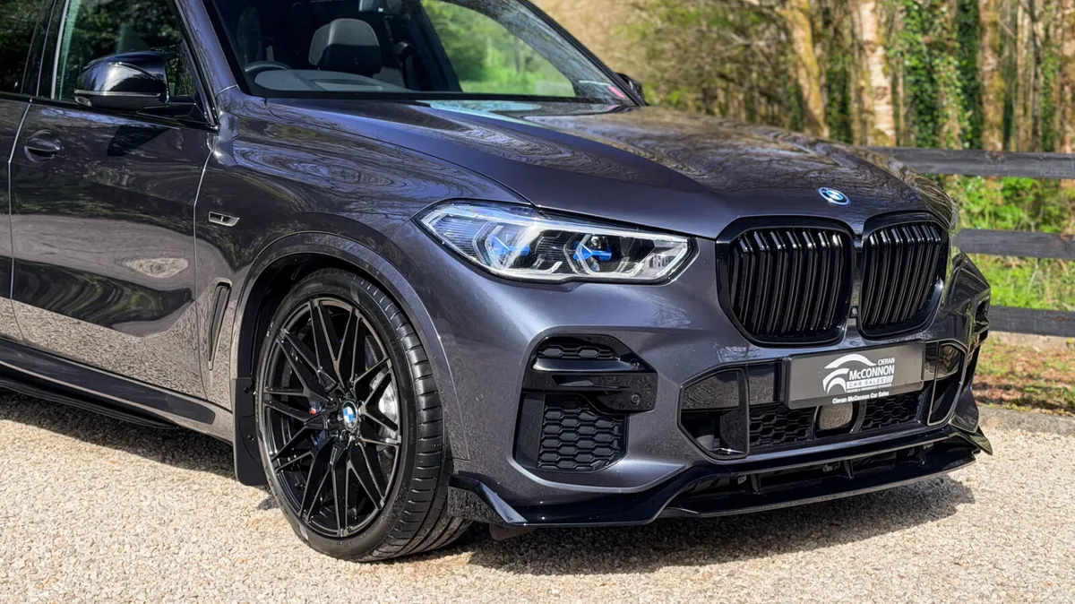2022 (221) BMW X5 45E MSPORT PRO *SKY LOUNGE - Image 2