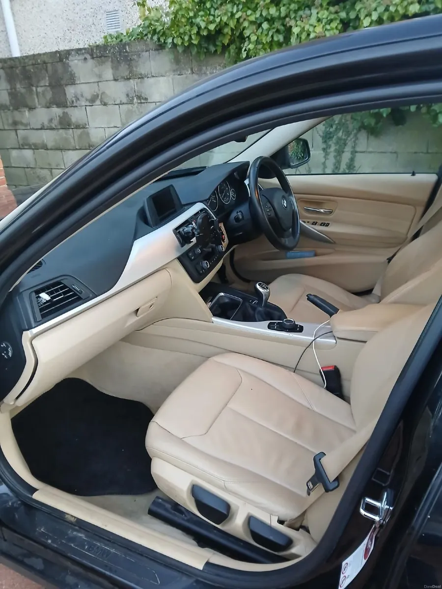 BMW 3 Series 2012 - Image 4