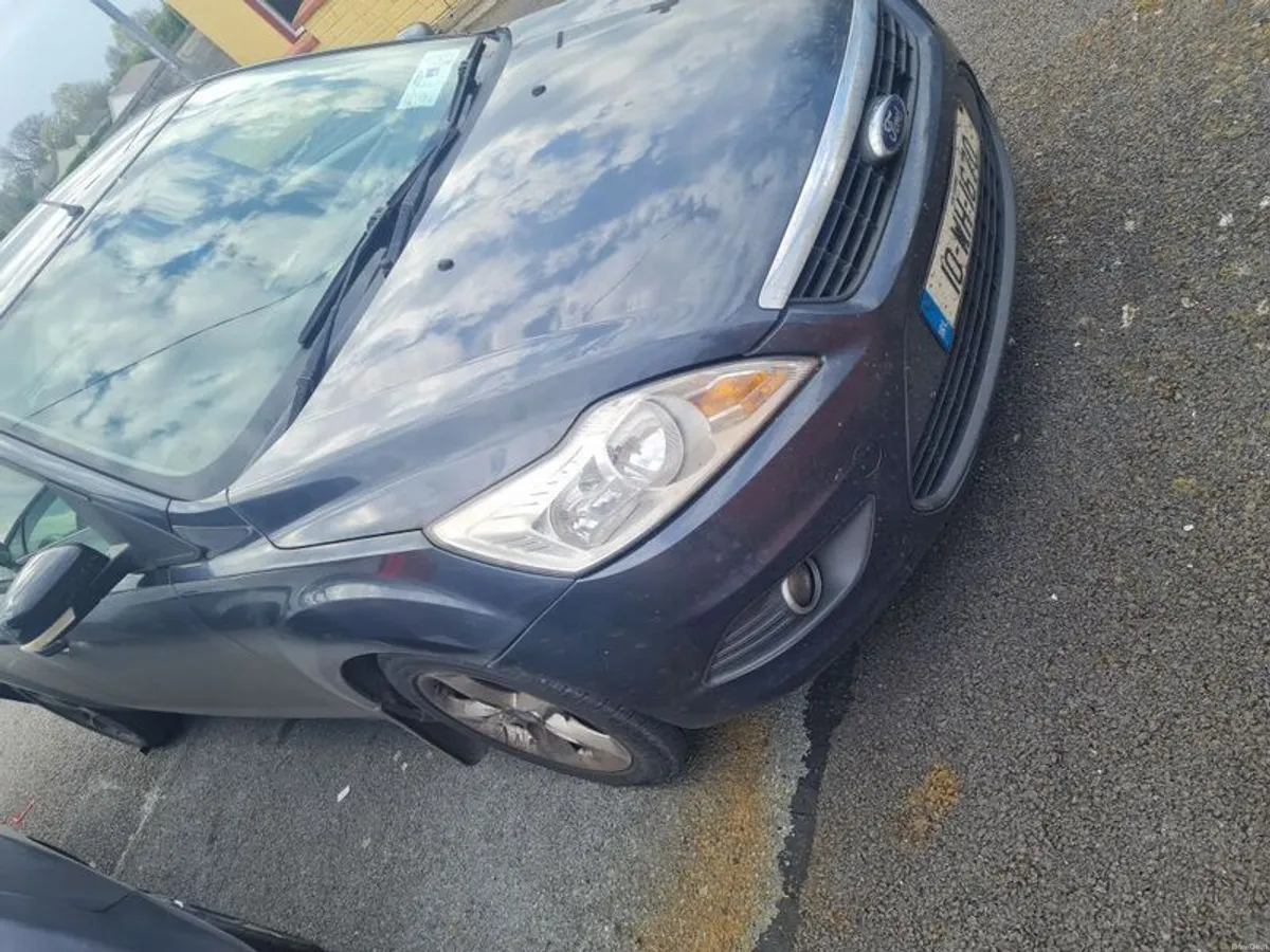 2010 Ford Focus - Image 2