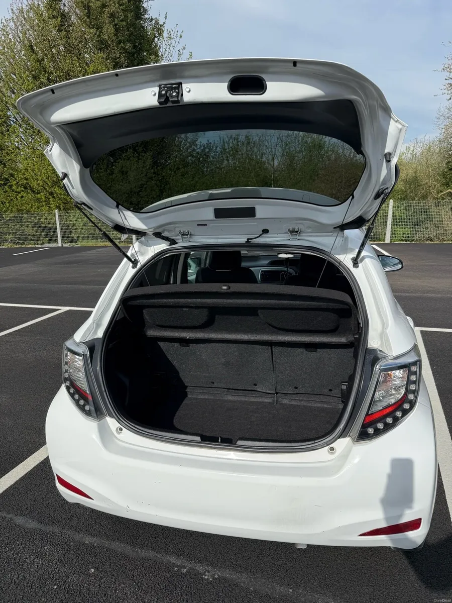2013 automatic petrol hybrid toyota yaris - Image 6