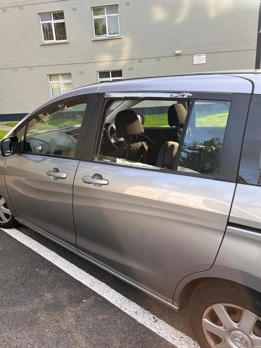 Mazda Mazda5 2012 - Image 2