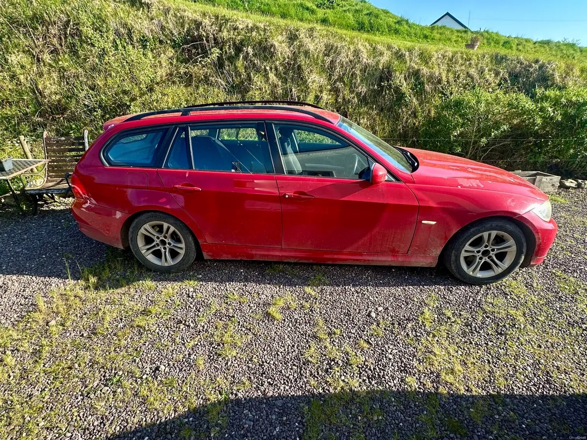 BMW 3-Series 2009 Estate - Image 1
