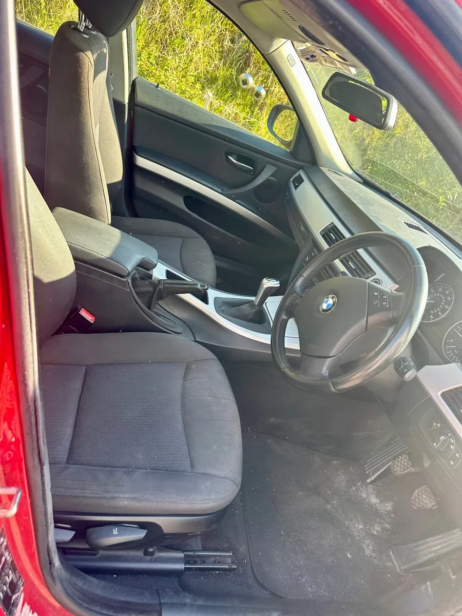 BMW 3-Series 2009 Estate - Image 4