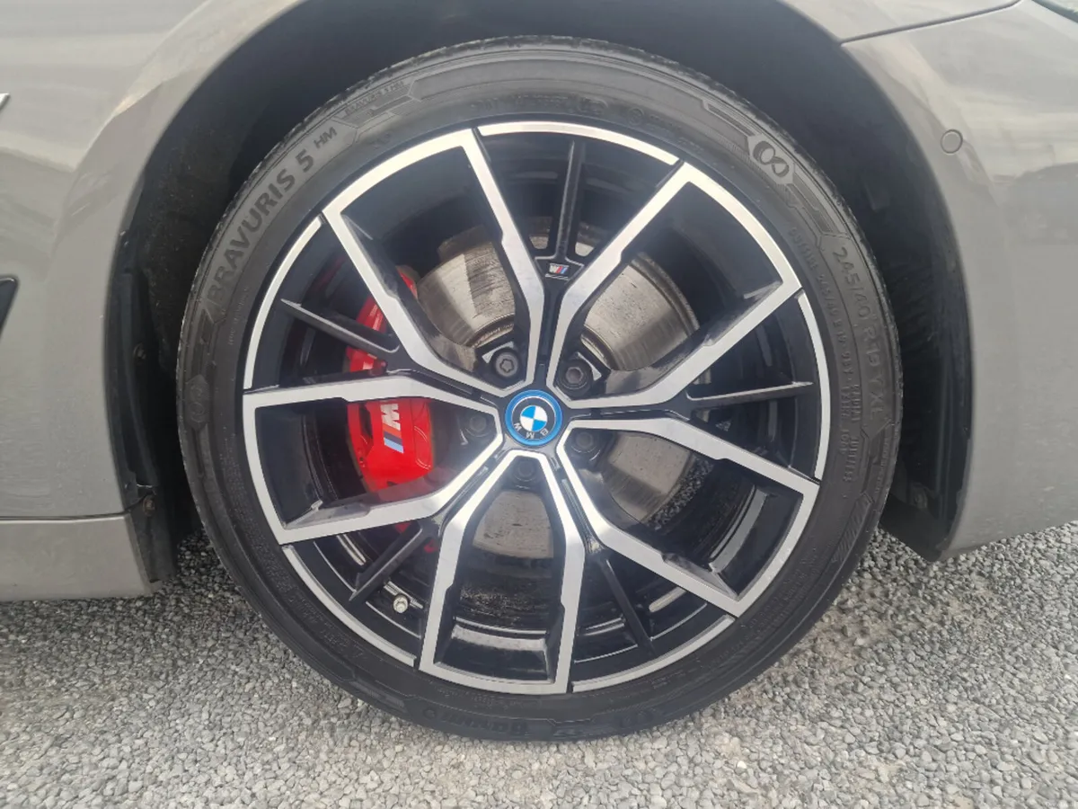 BMW 5-Series 530E M Sport PRO 4DR Auto - Image 4