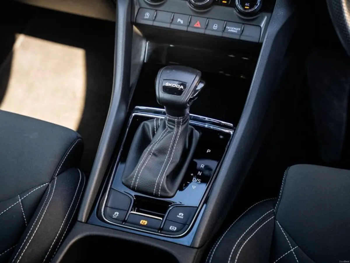 Skoda Karoq SPT 2.0tdi 115HP DSG 5DR *WINTER PACK* - Image 4