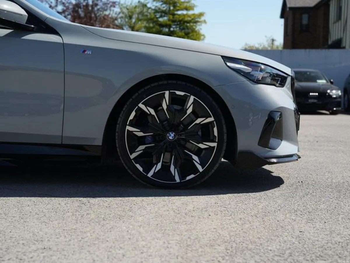 BMW 5-Series 530E M SPORT *HARMON KARDON* - Image 3