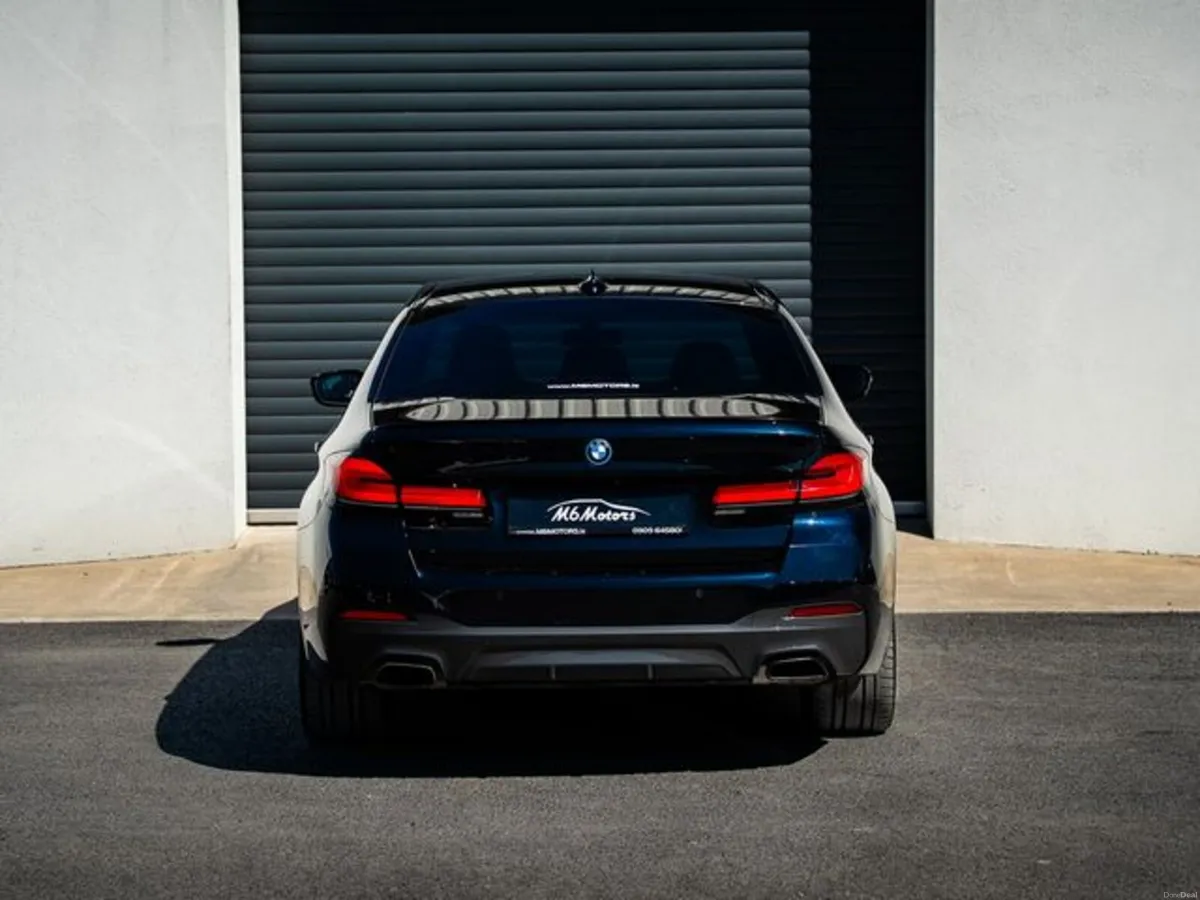 BMW 5-Series 530E M SPORT *PRO*TECH*COMFORT* SHADO - Image 3
