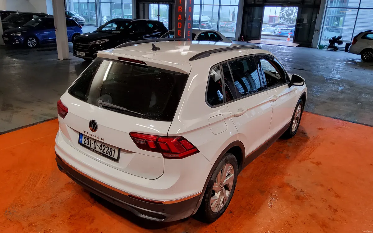 Volkswagen Tiguan 2023 - Image 3