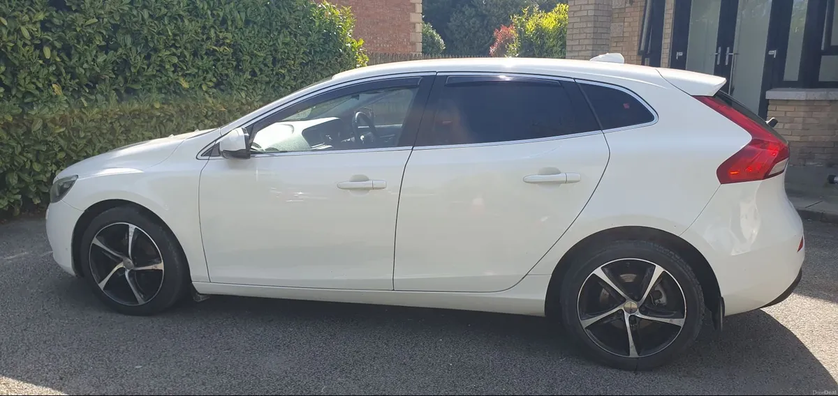 Volvo V40 Lux se 2014 passed nct today - Image 4