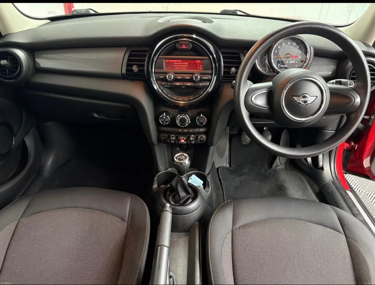Mini Cooper Black Edition 1.5 P  2017 - Image 3