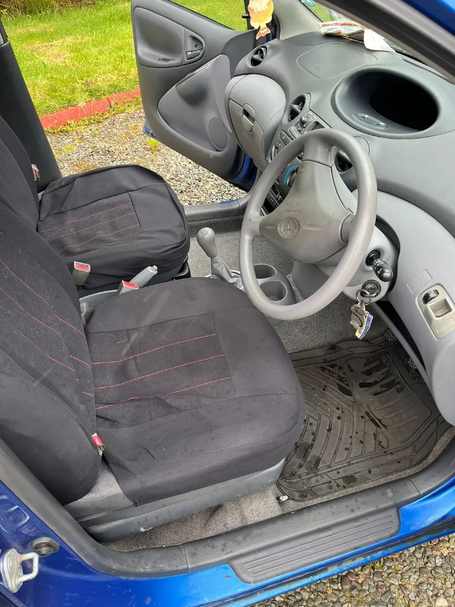 Toyota Yaris 2002 - Image 2