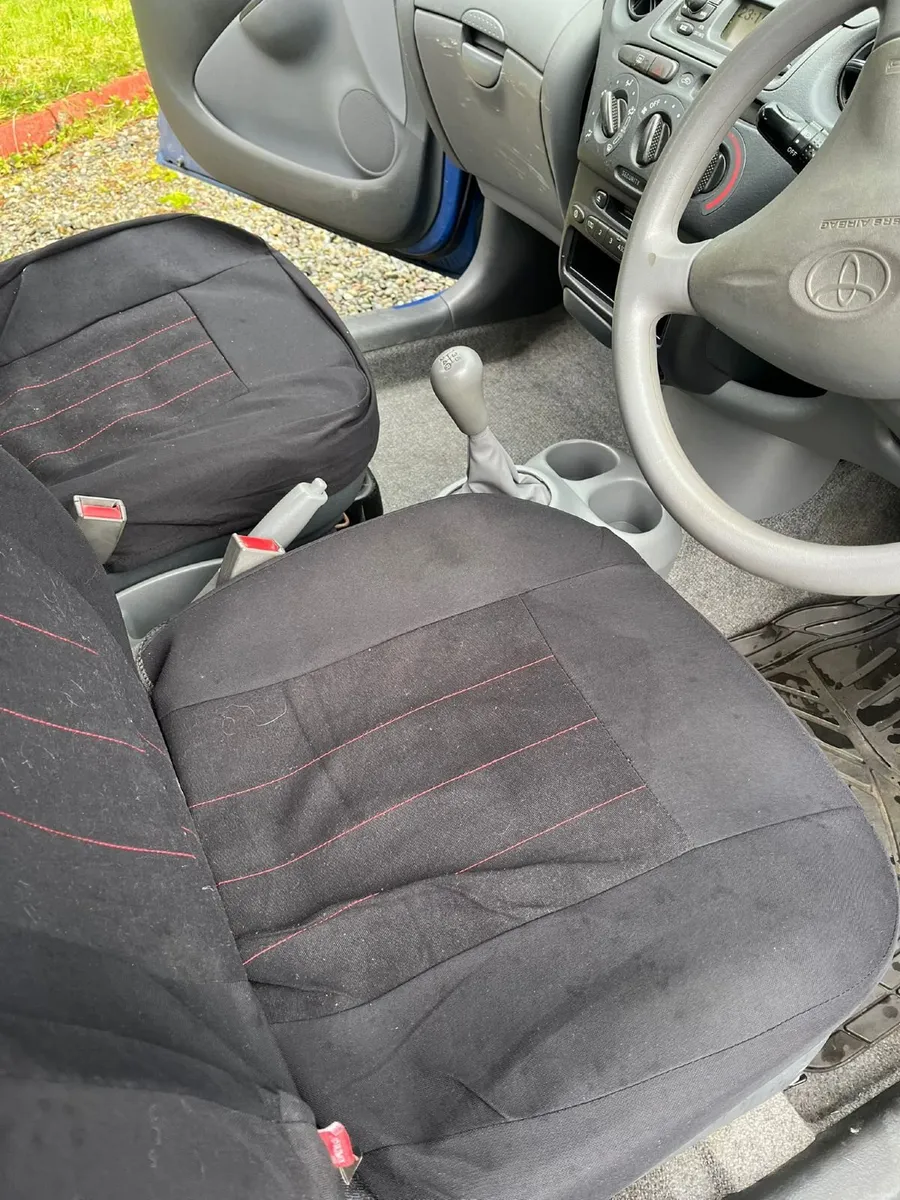 Toyota Yaris 2002 - Image 6