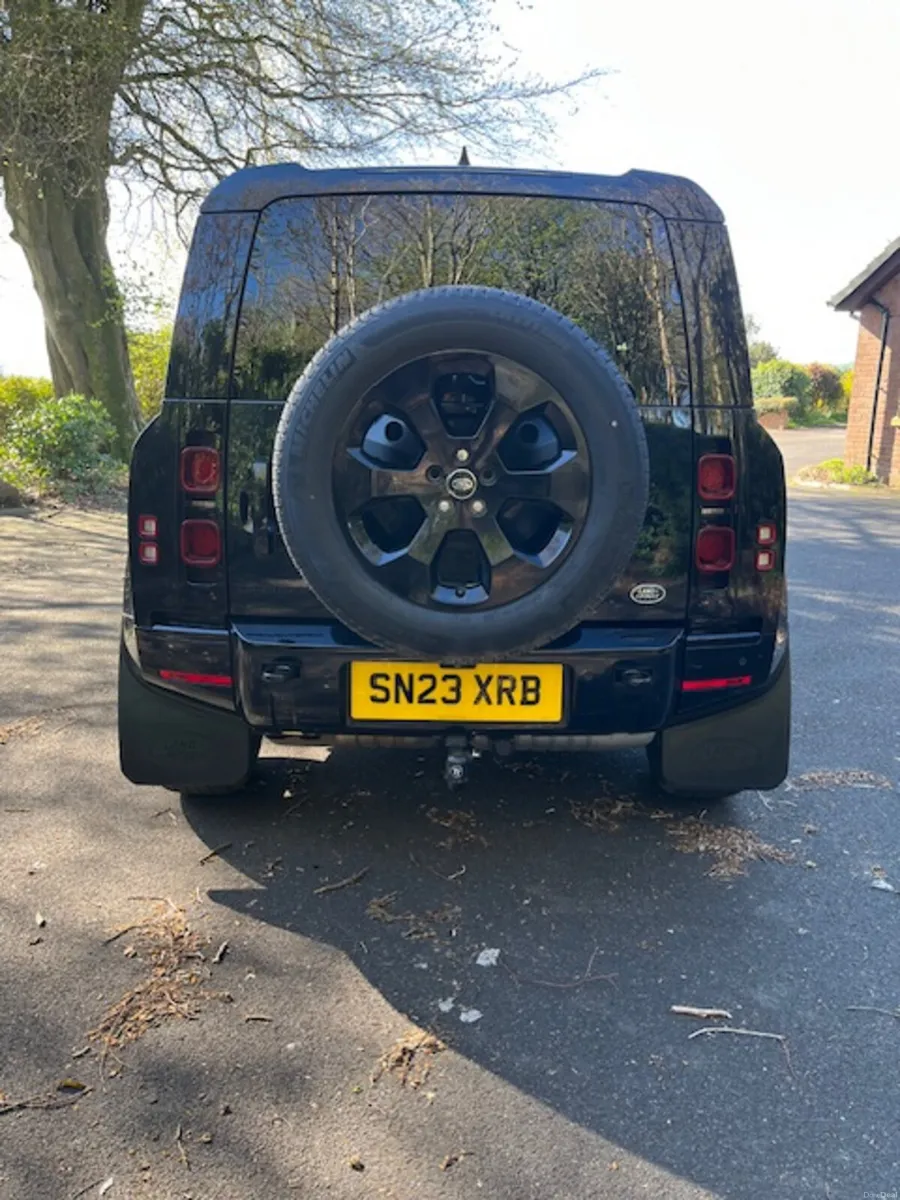 Land Rover Defender 90 D250 X-Dynamic SE 3 Door - Image 4