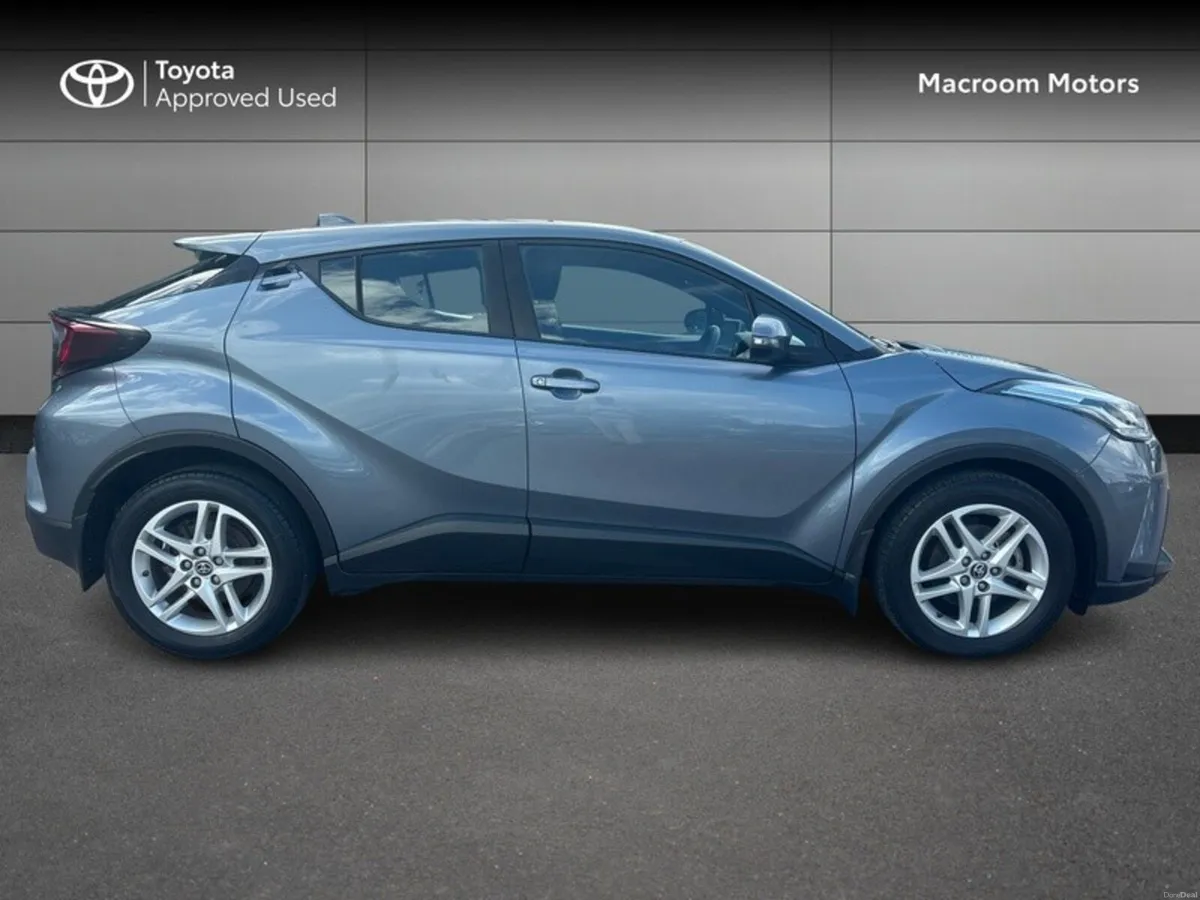 Toyota C-HR USED CAR SALE!! HYBRID LUNA 4DR AUTO - Image 3