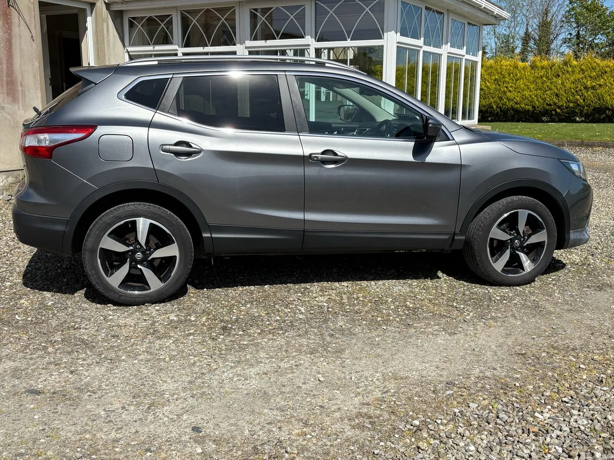 Low miles 2017 Nissan Qashqai N-Connecta high spec - Image 1