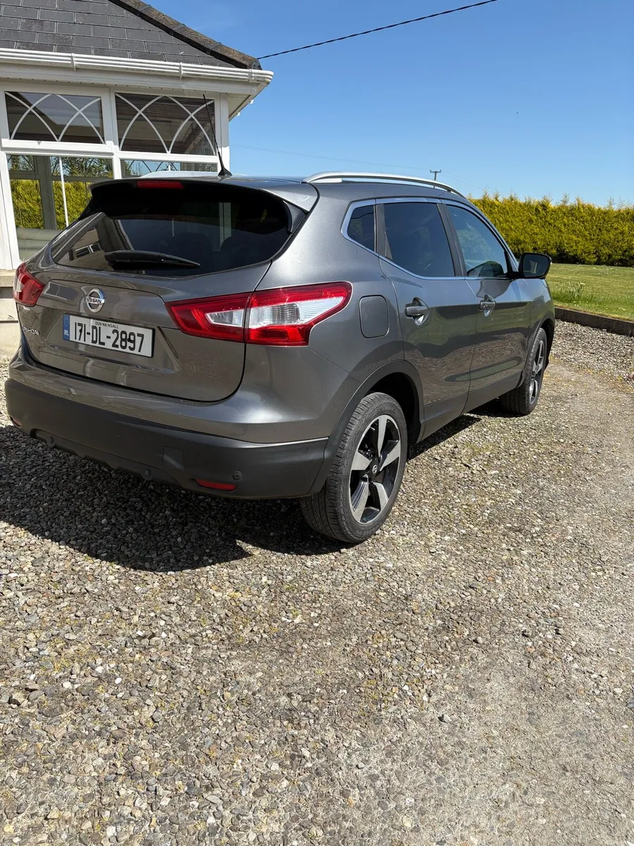 Low miles 2017 Nissan Qashqai N-Connecta high spec - Image 2