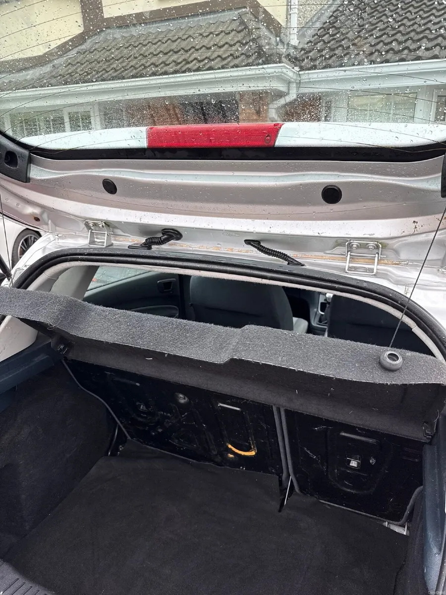 Ford Fiesta 2010 - Image 4