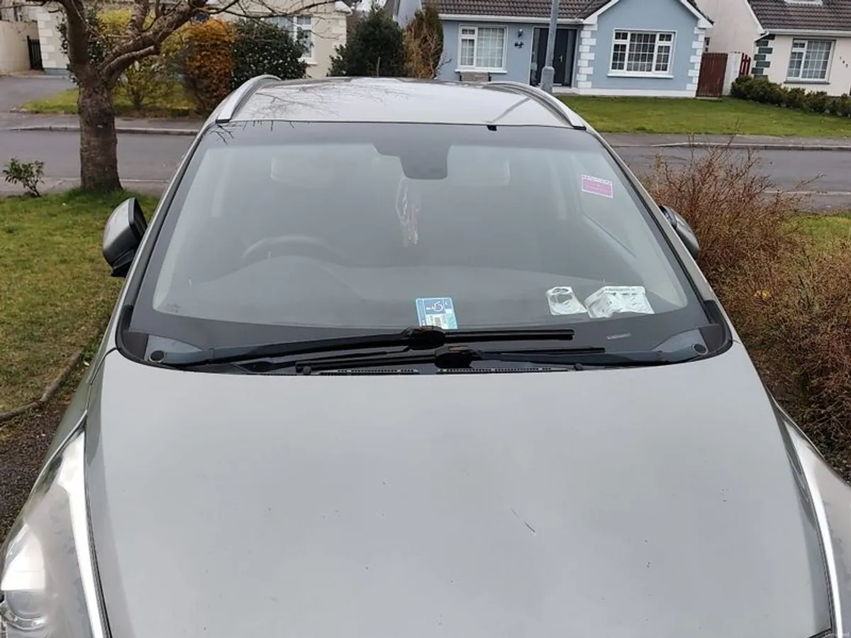 2015 Kia Carens - Image 2