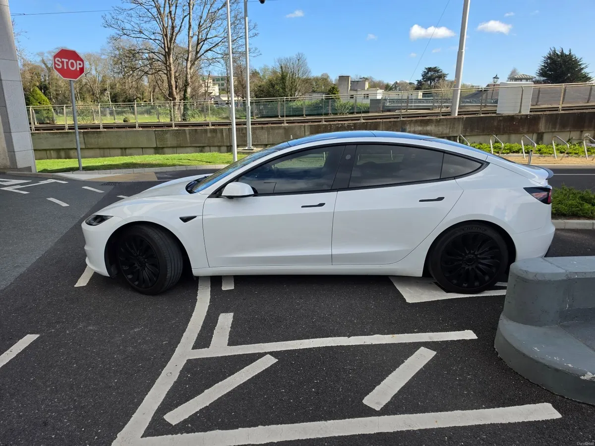 Tesla Model 3 - 2024 - RWD - Image 4