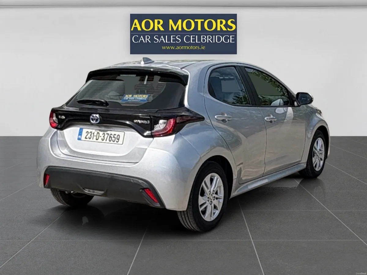 Toyota Yaris 2023 - Image 2