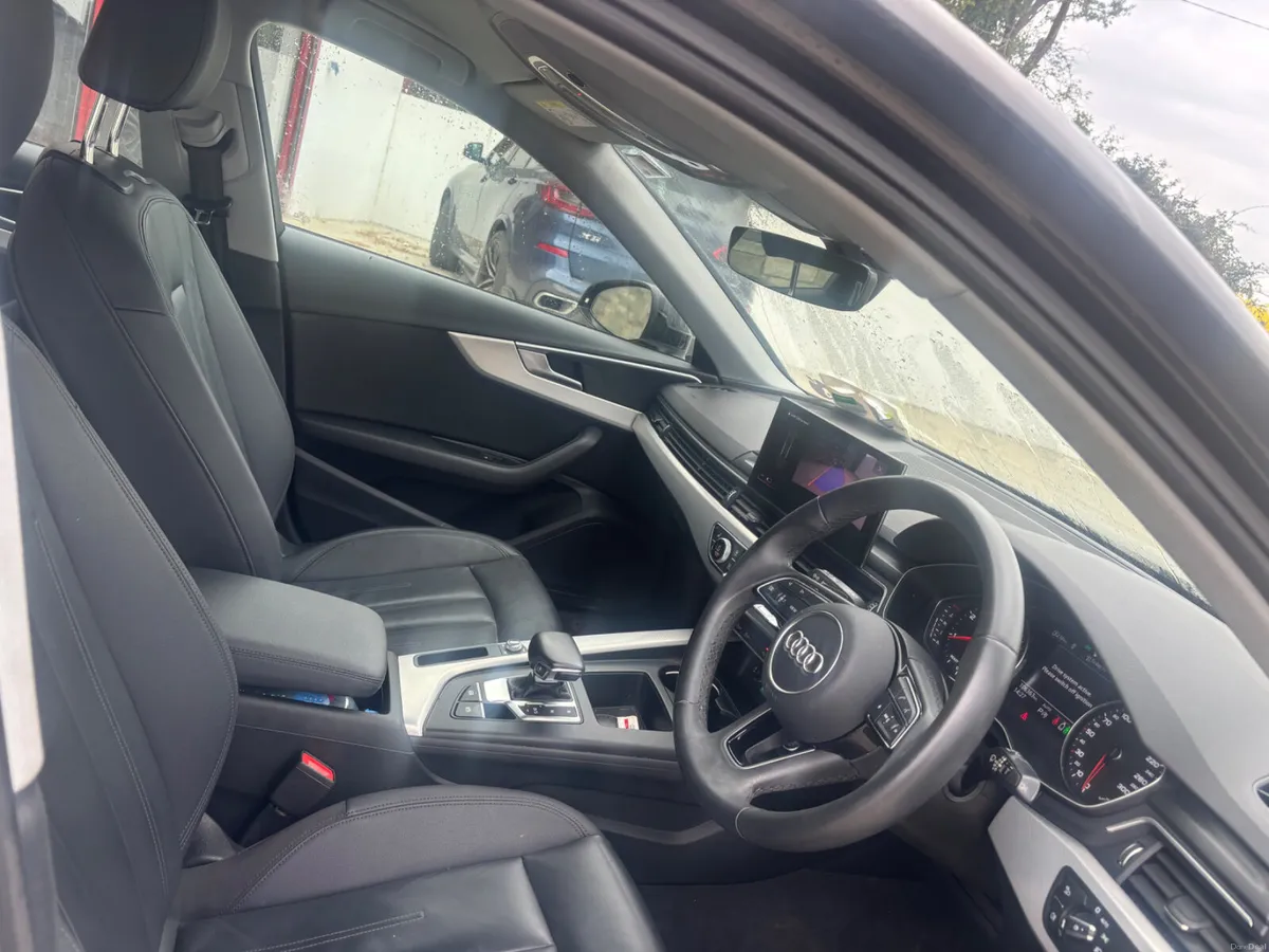 Audi A4 2023 auto - Image 2