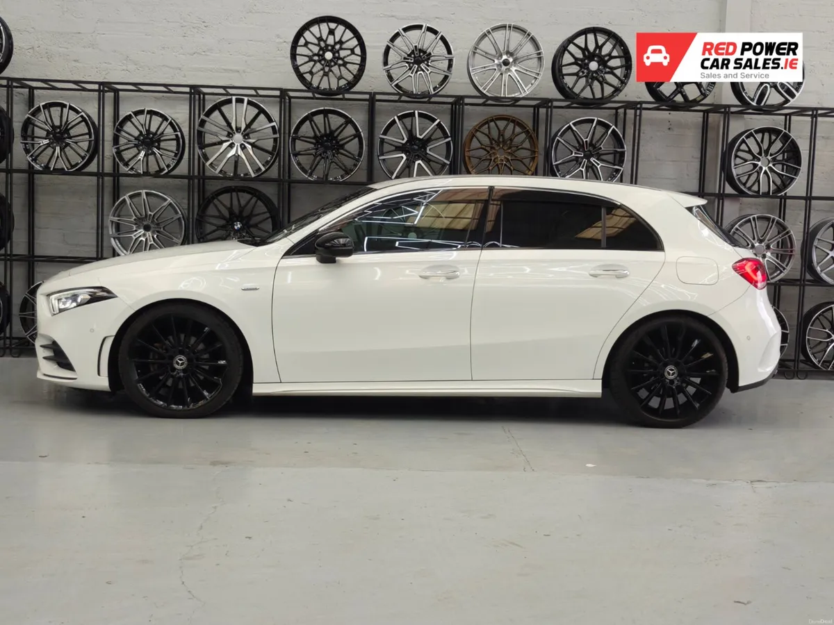 2018 Mercedes-Benz A180  Edition 1 - Image 4