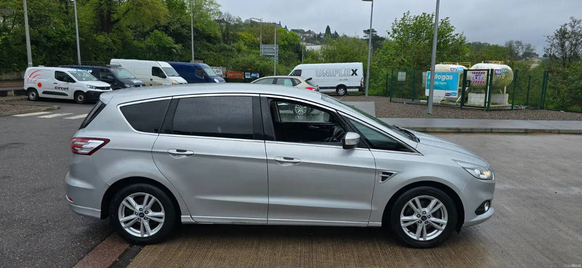 Ford S-Max 2017 Top Spec Titanium - Image 4
