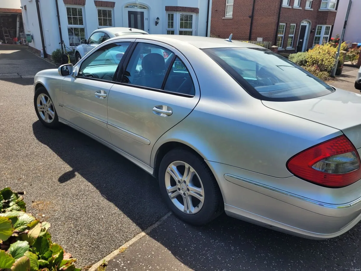 Mercedes-Benz E-Class 2007 - Image 3