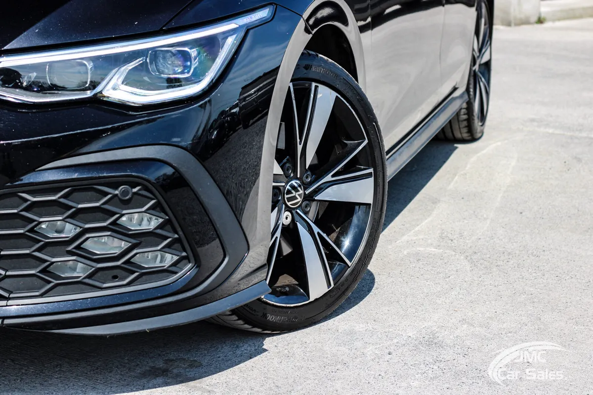 2022 VOLKSWAGEN GOLF GTD - Image 2