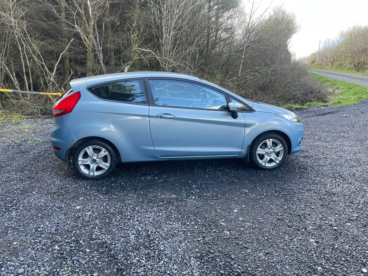 Ford Fiesta 1.2 petrol - Image 2