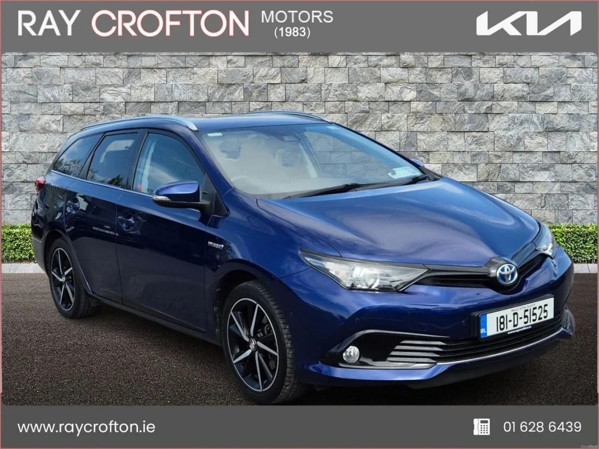 Toyota Auris Hybrid Aura Touring Sports - Image 1