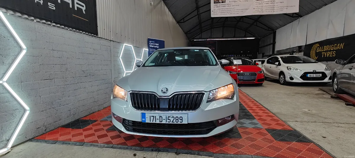 2017 Skoda Octavia Spotless car. - Image 1