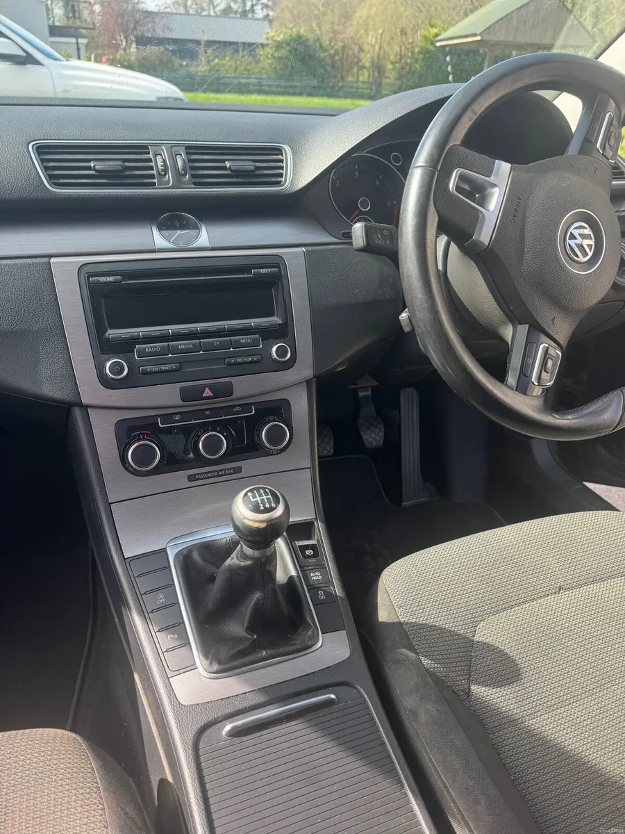 Volkswagen Passat - Image 3