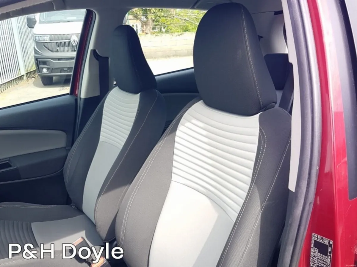 Toyota Yaris LUNA HYBRID - Image 4