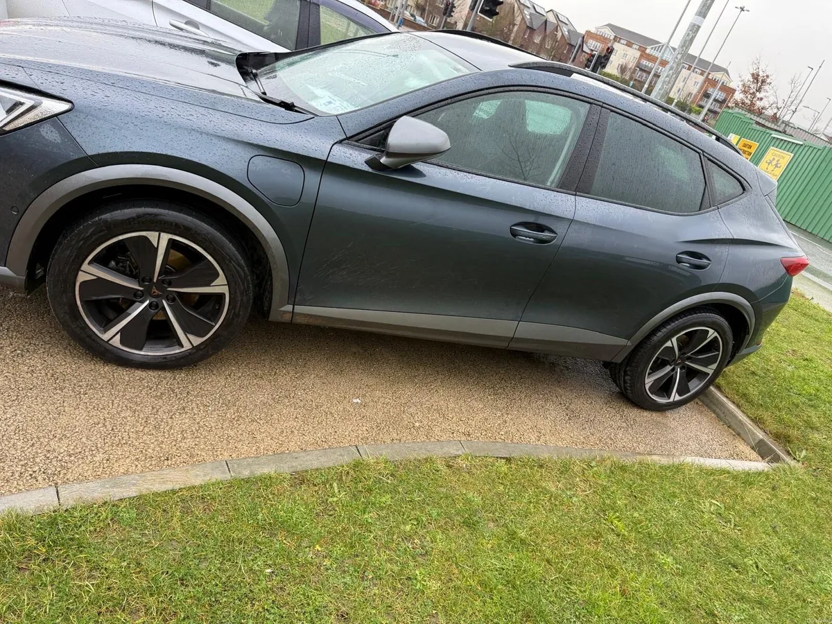 2023 CUPRA FORMENTOR HYBRID - Image 2