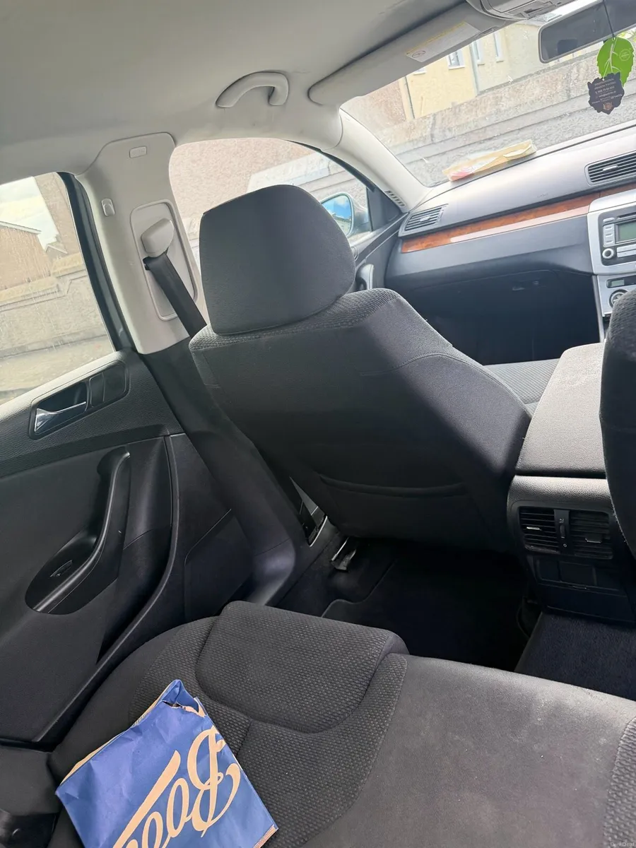 Volkswagen Passat - Image 2