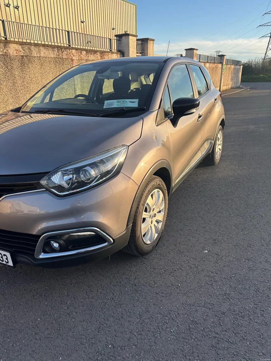 Immaculate Renault Captur 1.2 - Image 2