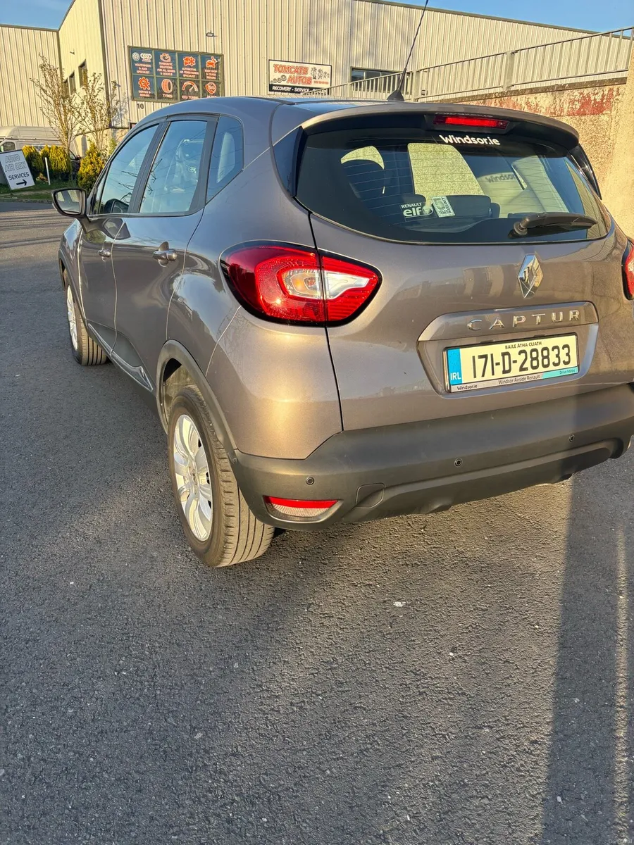 Immaculate Renault Captur 1.2 - Image 3