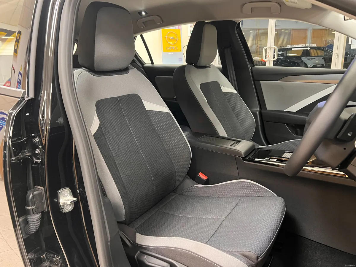 Superb Value Automatic Diesel Low Kms High Spec Ne - Image 4