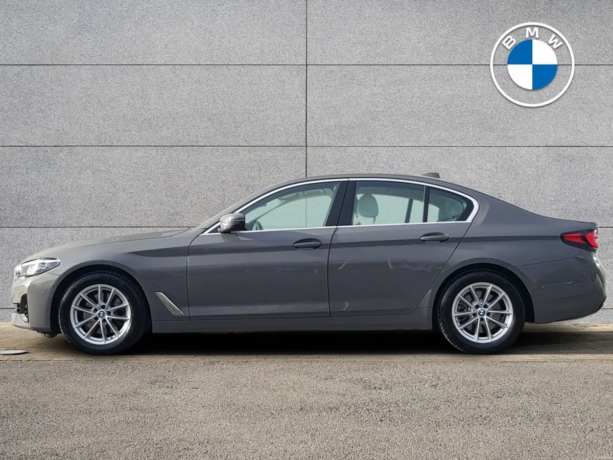 BMW 5-Series 520d SE Saloon - Image 3