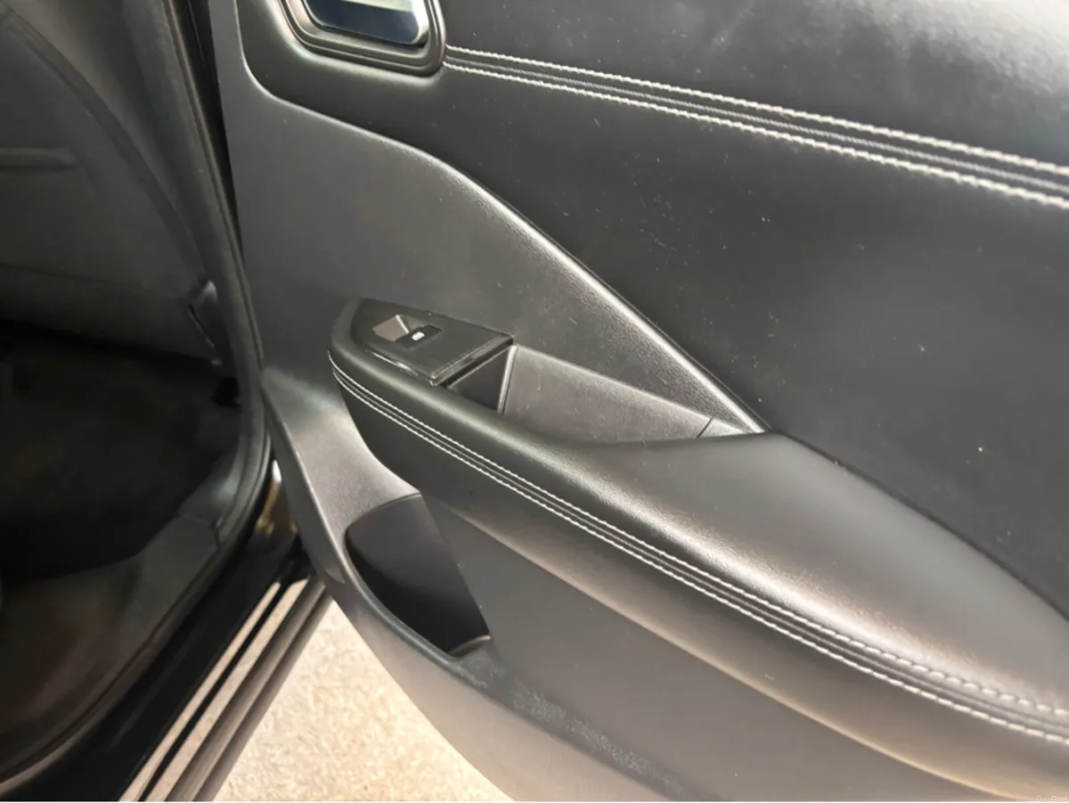 Nissan Qashqai EPOWER SV PREMIUM GR R RR 4DR AUTO - Image 4