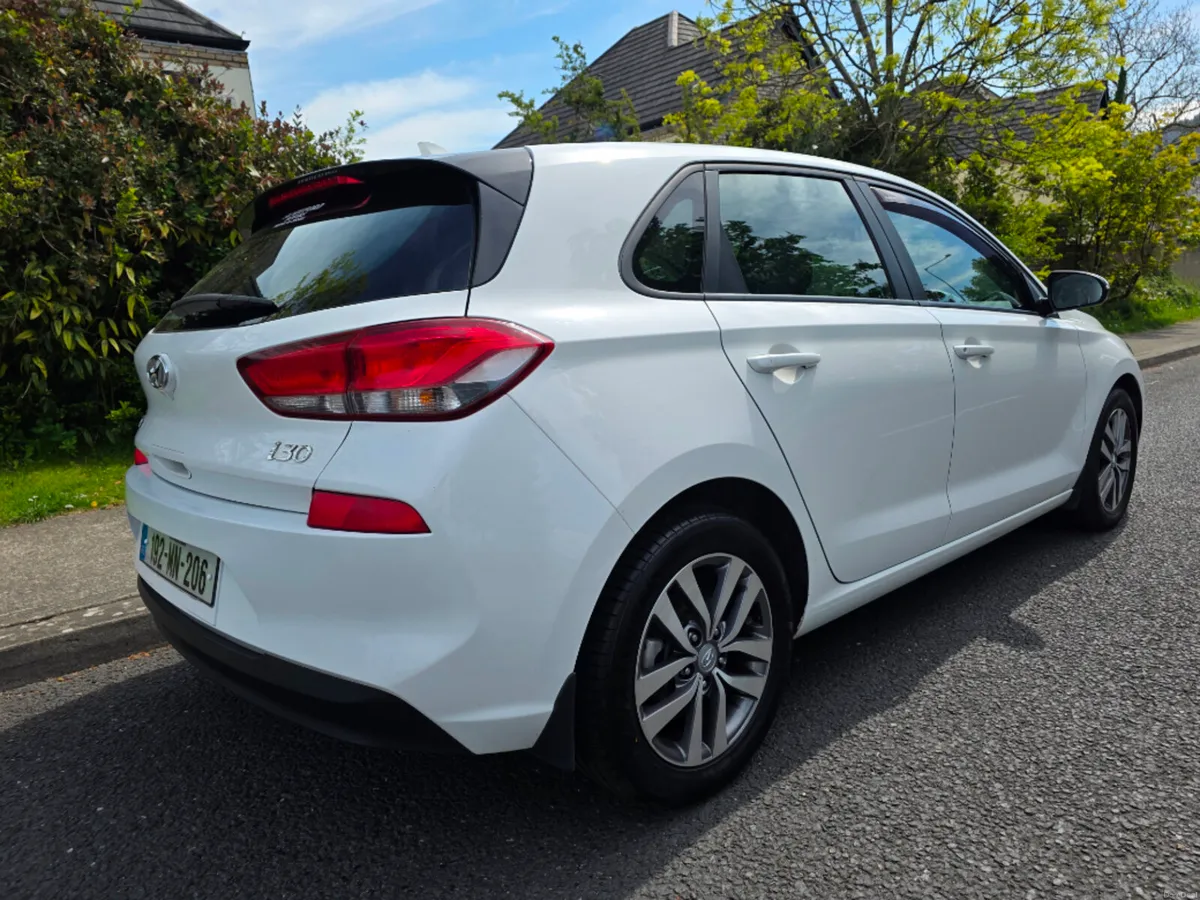 Hyundai i30 i 30 Deluxe 1.6 5DR - Image 3