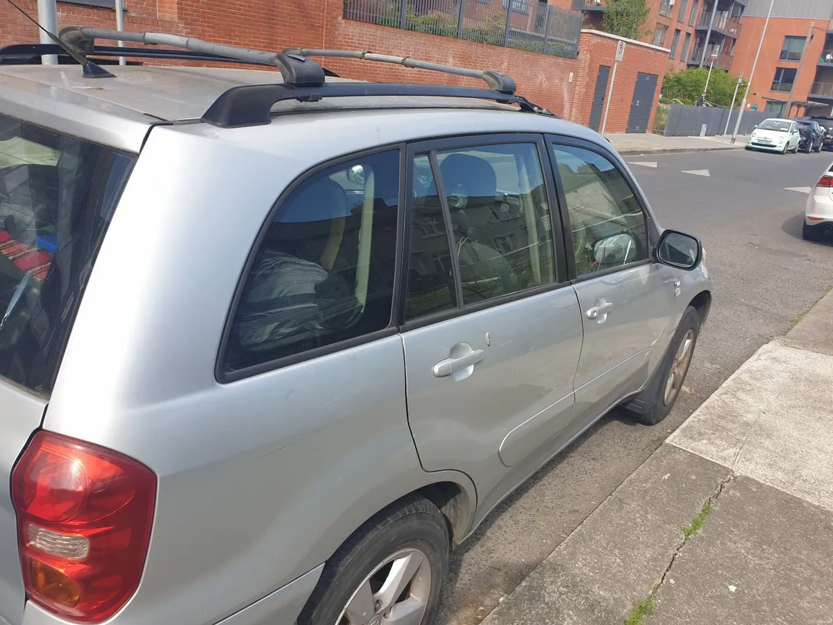 Toyota RAV4 2005 - Image 2