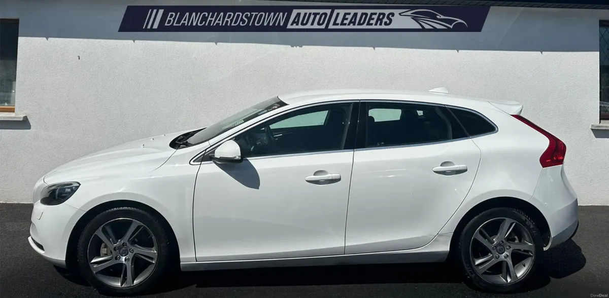 VOLVO V40 2.0 D4 AUTO LOW KM LEATHER - Image 2