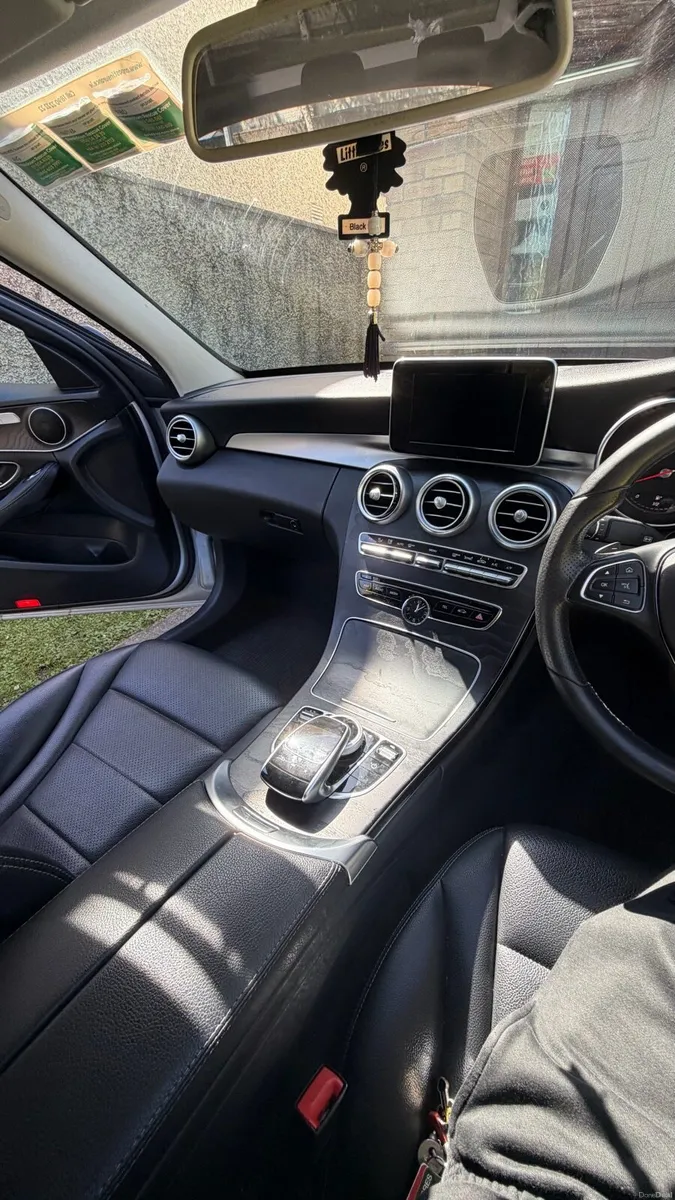 Mercedes Benz C200 - Image 2